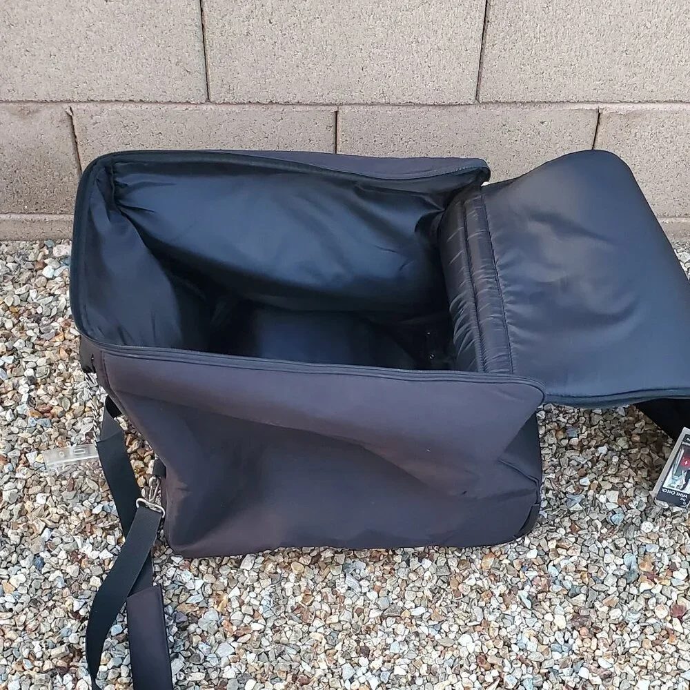 Vintage Stags Leap Wine Cellars Zip Around Rolling Luggage Travel Bag